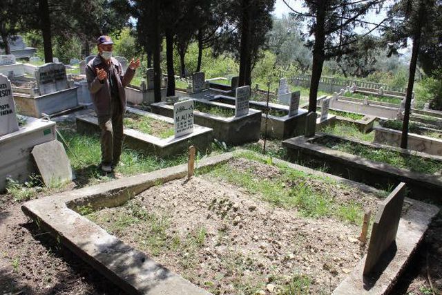 kore gazisi esini mezari basinda okudugu sark 4 14111744 o
