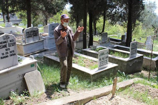kore gazisi esini mezari basinda okudugu sark 5 14111744 o
