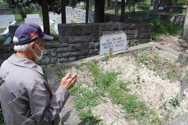 kore gazisi esini mezari basinda okudugu sark 6 14111744 o