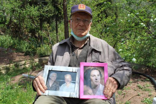 kore gazisi esini mezari basinda okudugu sark 8 14111744 o