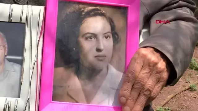 Ona her şey eşini hatırlatıyor, 93 yaşındaki Kore gazisi eşini söylediği şarkılarla yaşatıyor Ona her şey eşini hatırlatıyor, 93 yaşındaki Kore gazisi eşini söylediği şarkılarla yaşatıyor