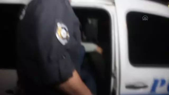 Kovalamaca sonucu durdurulan otomobilde uyuşturucu madde ele geçirildi Kovalamaca sonucu durdurulan otomobilde uyuşturucu madde ele geçirildi