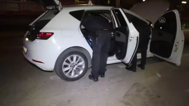 Kovalamaca sonucu durdurulan otomobilde uyuşturucu madde ele geçirildi Kovalamaca sonucu durdurulan otomobilde uyuşturucu madde ele geçirildi