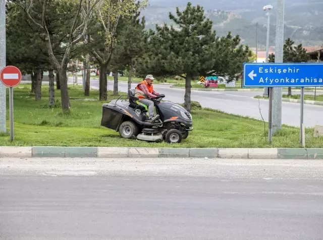 Kütahya Belediyesinden bakım, temizlik ve yenileme çalışması Kütahya Belediyesinden bakım, temizlik ve yenileme çalışması