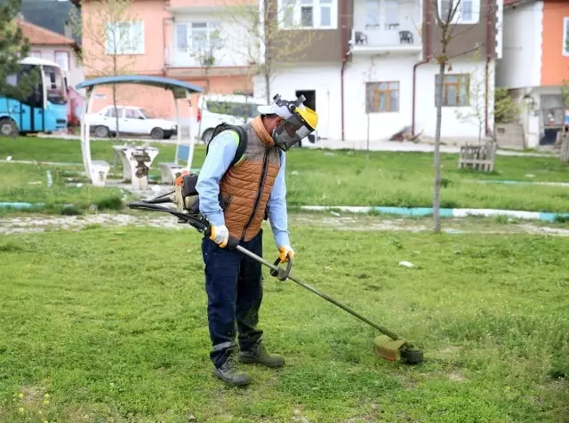 Kütahya Belediyesinden bakım, temizlik ve yenileme çalışması Kütahya Belediyesinden bakım, temizlik ve yenileme çalışması