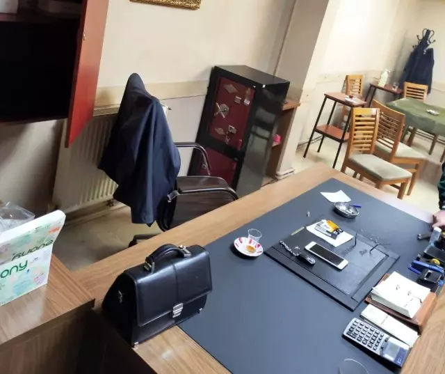 Kütahya'da kumar oynayan 19 kişiye 72 bin 591 lira para cezası Kütahya'da kumar oynayan 19 kişiye 72 bin 591 lira para cezası