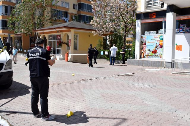 Malatya'da sitede çıkan tartışma kavgaya dönüştü: 2 yaralı Malatya'da sitede çıkan tartışma kavgaya dönüştü: 2 yaralı