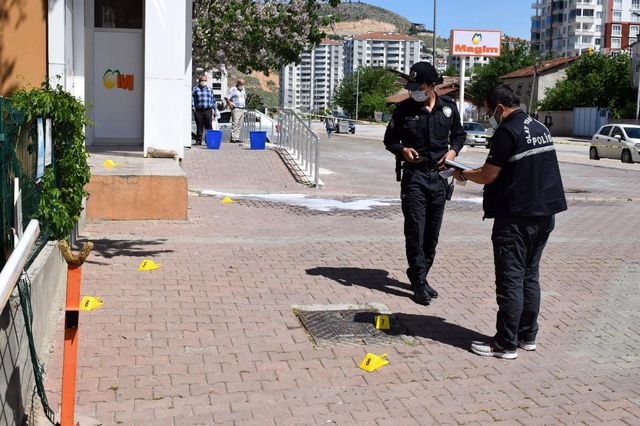 Malatya'da sitede çıkan tartışma kavgaya dönüştü: 2 yaralı Malatya'da sitede çıkan tartışma kavgaya dönüştü: 2 yaralı