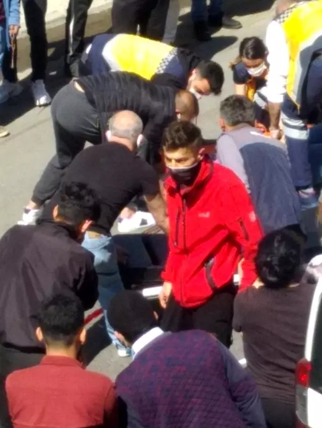 Maltepe'de otomobil ile motosiklet çarpıştı: 1 ağır yaralı Maltepe'de otomobil ile motosiklet çarpıştı: 1 ağır yaralı