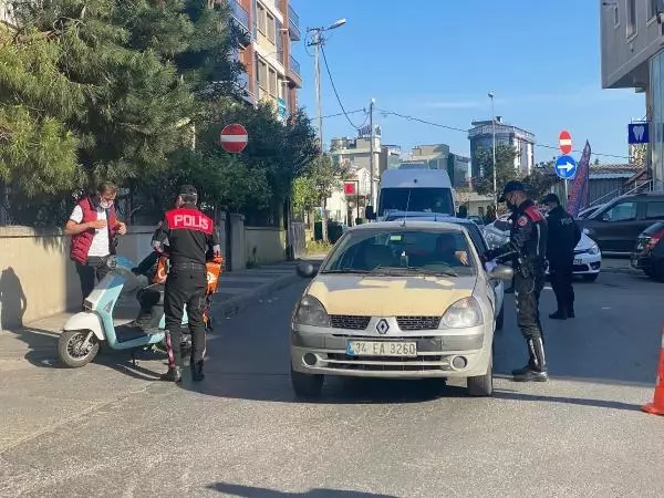 MALTEPE'DE TAM KAPANMADA DENETİMLER HAVADAN GÖRÜNTÜLENDİ MALTEPE'DE TAM KAPANMADA DENETİMLER HAVADAN GÖRÜNTÜLENDİ