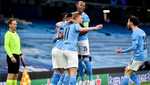 Manchester City'nin İstanbul coşkusu! Soyunma odasındaki kutlamalar sosyal medyaya damga vurdu Manchester City'nin İstanbul coşkusu! Soyunma odasındaki kutlamalar sosyal medyaya damga vurdu