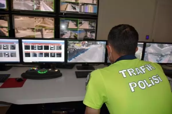 Son dakika haber | Marmaris polisi, tam kapanma denetimlerinde MOBESE ve dronelerden yararlanıyor Son dakika haber | Marmaris polisi, tam kapanma denetimlerinde MOBESE ve dronelerden yararlanıyor