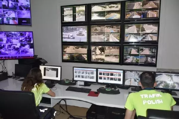 Son dakika haber | Marmaris polisi, tam kapanma denetimlerinde MOBESE ve dronelerden yararlanıyor Son dakika haber | Marmaris polisi, tam kapanma denetimlerinde MOBESE ve dronelerden yararlanıyor