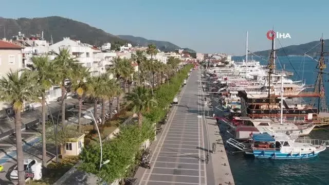 Marmaris'te tam kapanma denetimleri devam ediyor Marmaris'te tam kapanma denetimleri devam ediyor