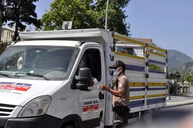 Marmaris'te tam kapanma denetimleri devam ediyor Marmaris'te tam kapanma denetimleri devam ediyor