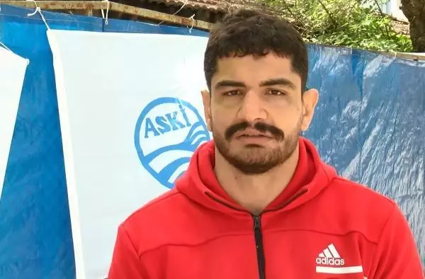 Milli güreşçi Taha Akgül: İkinci olimpiyat şampiyonluğumu anneme hediye etmek istiyorum Milli güreşçi Taha Akgül: İkinci olimpiyat şampiyonluğumu anneme hediye etmek istiyorum