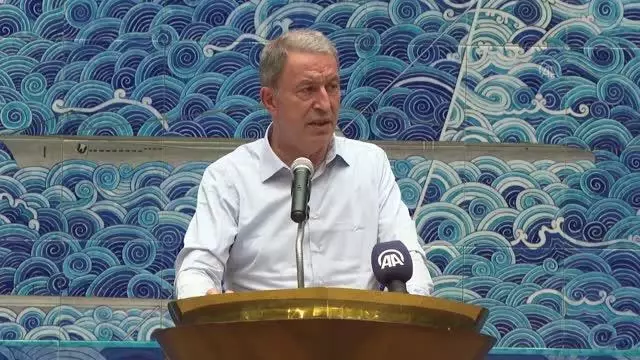 Milli Savunma Bakanı Akar, Gölcük Donanma Komutanlığında leventlerle iftar yaptı (1) Milli Savunma Bakanı Akar, Gölcük Donanma Komutanlığında leventlerle iftar yaptı (1)