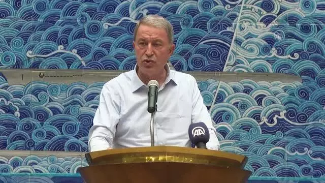 Milli Savunma Bakanı Akar, Gölcük Donanma Komutanlığında leventlerle iftar yaptı (1) Milli Savunma Bakanı Akar, Gölcük Donanma Komutanlığında leventlerle iftar yaptı (1)