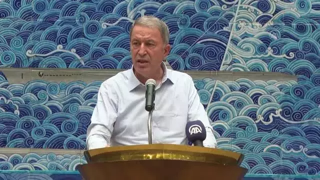 Milli Savunma Bakanı Akar, Gölcük Donanma Komutanlığında leventlerle iftar yaptı (1) Milli Savunma Bakanı Akar, Gölcük Donanma Komutanlığında leventlerle iftar yaptı (1)