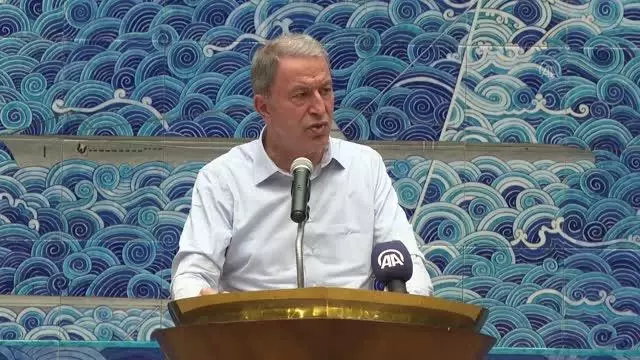 Milli Savunma Bakanı Akar, Gölcük Donanma Komutanlığında leventlerle iftar yaptı (1) Milli Savunma Bakanı Akar, Gölcük Donanma Komutanlığında leventlerle iftar yaptı (1)