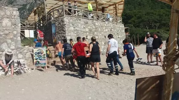 Muğla'da kayalıklardan düşen Ukraynalı turist 4 saatte kurtarıldı Muğla'da kayalıklardan düşen Ukraynalı turist 4 saatte kurtarıldı