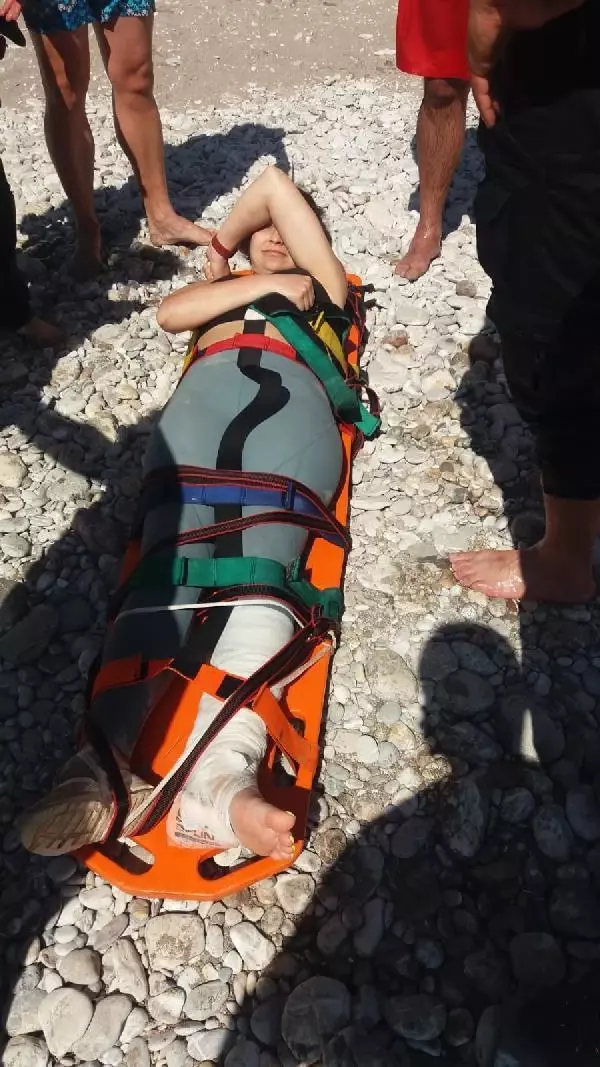 Muğla'da kayalıklardan düşen Ukraynalı turist 4 saatte kurtarıldı Muğla'da kayalıklardan düşen Ukraynalı turist 4 saatte kurtarıldı