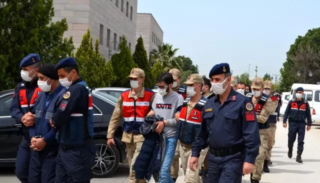 Son dakika 3. sayfa: Osmaniye merkezli DEAŞ operasyonuna 6 tutuklama Son dakika 3. sayfa: Osmaniye merkezli DEAŞ operasyonuna 6 tutuklama