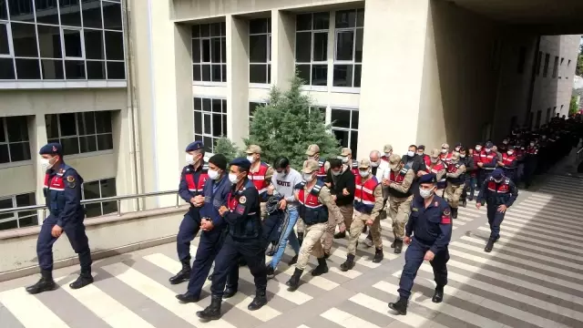 Son dakika 3. sayfa: Osmaniye merkezli DEAŞ operasyonuna 6 tutuklama Son dakika 3. sayfa: Osmaniye merkezli DEAŞ operasyonuna 6 tutuklama
