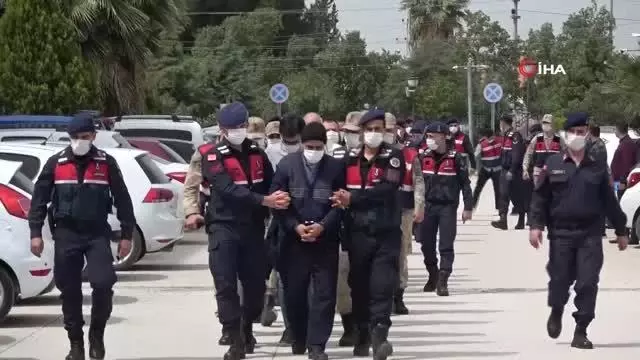 Son dakika 3. sayfa: Osmaniye merkezli DEAŞ operasyonuna 6 tutuklama Son dakika 3. sayfa: Osmaniye merkezli DEAŞ operasyonuna 6 tutuklama