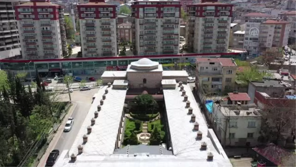 Son dakika haber! Osmanlı'nın ilk hastanesi 'Yıldırım Darüşşifası' göz hastalarına şifa dağıtıyor