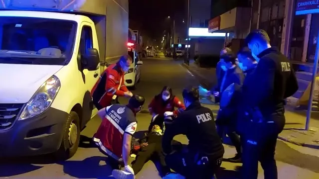 Ümraniye'de ağır yaralanan motosiklet sürücüsü yerde uzun süre ambulans bekledi Ümraniye'de ağır yaralanan motosiklet sürücüsü yerde uzun süre ambulans bekledi