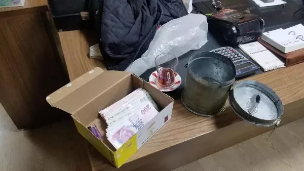 'Paralı oyun oynamak yasaktır' yazılı dairede kumar oynayan 19 kişiye para cezası 'Paralı oyun oynamak yasaktır' yazılı dairede kumar oynayan 19 kişiye para cezası