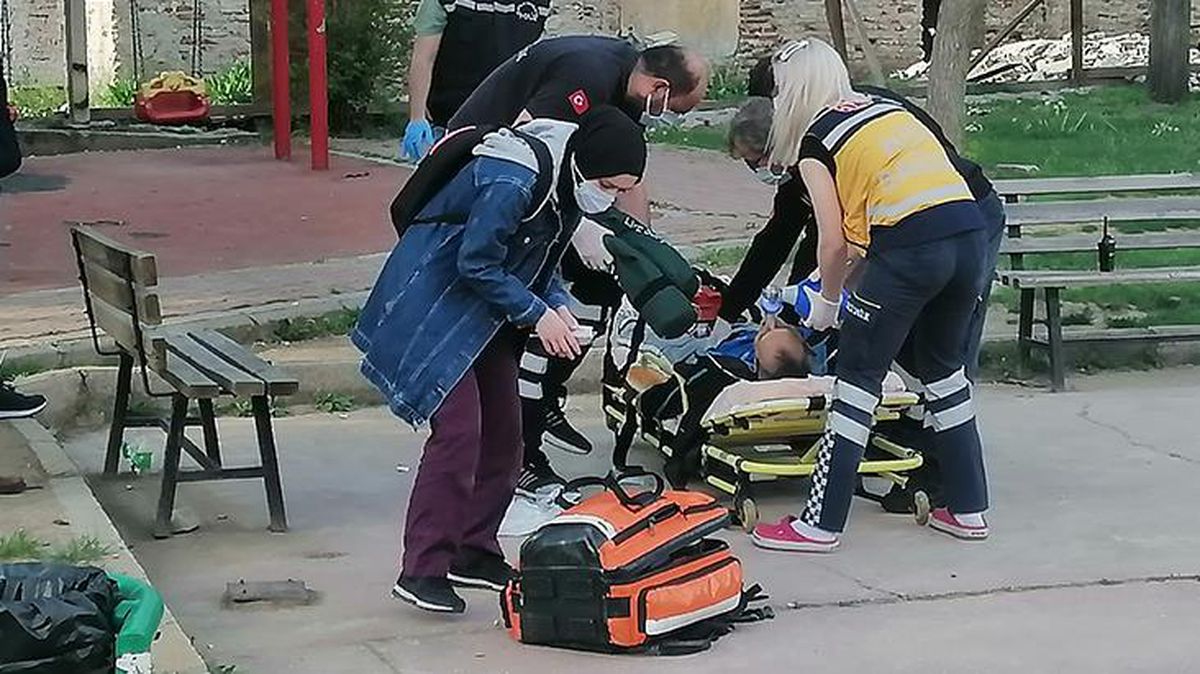 Parkta fenalaşıp yere yığıldı, tüm müdahalelere rağmen kurtarılamadı