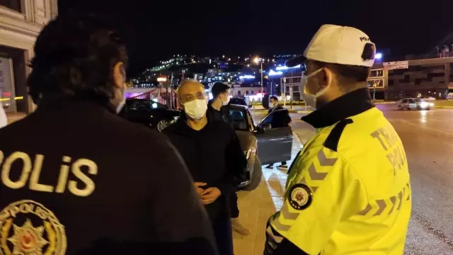 Polis ekipleri şehirde 100'e yakın noktada denetimlerini sürdürüyor Polis ekipleri şehirde 100'e yakın noktada denetimlerini sürdürüyor