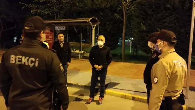 Polis ekipleri şehirde 100'e yakın noktada denetimlerini sürdürüyor Polis ekipleri şehirde 100'e yakın noktada denetimlerini sürdürüyor