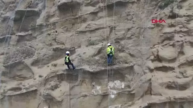 SİLİVRİ'DE KUŞLARI ÖLDÜREN ÇELİK AĞLAR KESİLİYOR SİLİVRİ'DE KUŞLARI ÖLDÜREN ÇELİK AĞLAR KESİLİYOR