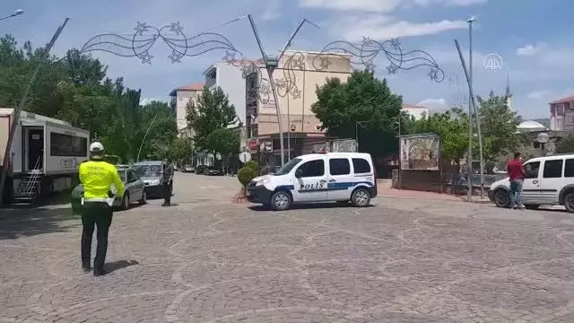 Sokağa çıkma kısıtlamasına yönelik denetimler sürüyor Sokağa çıkma kısıtlamasına yönelik denetimler sürüyor