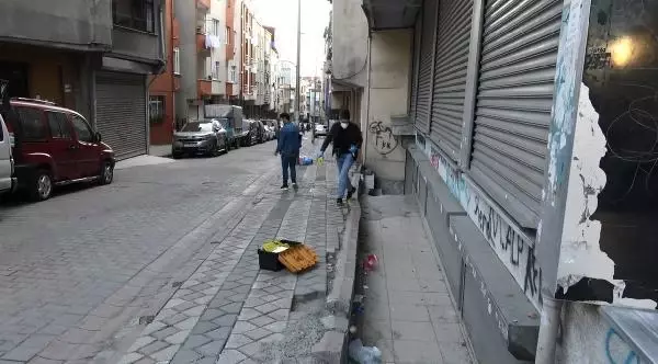 SULTANGAZİ'DE SEYİR HALİNDEKİ ARACA ATEŞ AÇILDI SULTANGAZİ'DE SEYİR HALİNDEKİ ARACA ATEŞ AÇILDI