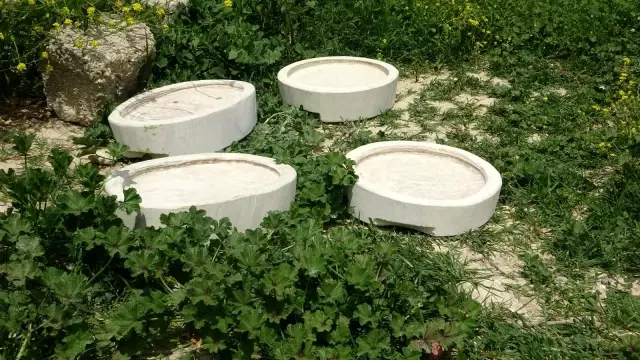 Suriyeli Abdülvahit ekmeğini taştan çıkarıyor Suriyeli Abdülvahit ekmeğini taştan çıkarıyor