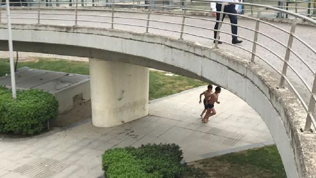 sus havuzuna giren cocuklar polisi gorunce 4 14112155 o
