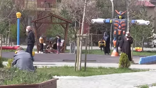 'Tam kapanma' sürecinde ailelere farklı etkinliklerle dijital bağımlılıktan korunma önerisi 'Tam kapanma' sürecinde ailelere farklı etkinliklerle dijital bağımlılıktan korunma önerisi
