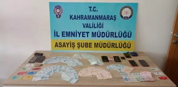 TELEFON DOLANDIRICILARININ MAAŞLI ELEMANLARI SUÇÜSTÜ YAKALANDI TELEFON DOLANDIRICILARININ MAAŞLI ELEMANLARI SUÇÜSTÜ YAKALANDI