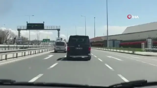 Trafikte makas atan sürücüler kamerada Trafikte makas atan sürücüler kamerada