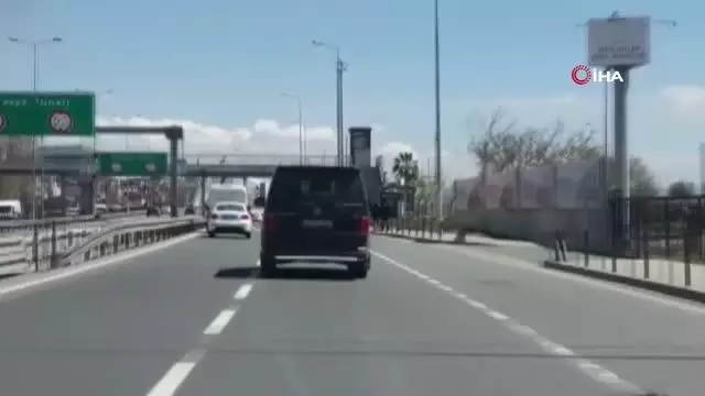 Trafikte makas atan sürücüler kamerada Trafikte makas atan sürücüler kamerada
