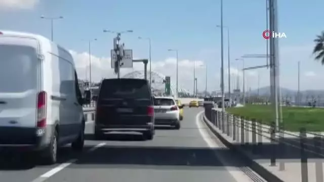 Trafikte makas atan sürücüler kamerada Trafikte makas atan sürücüler kamerada