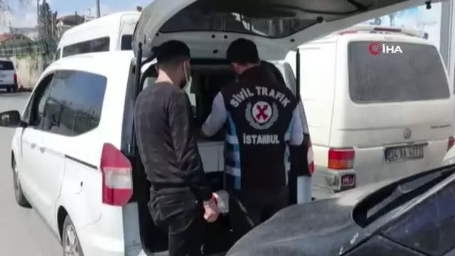 Trafikte makas atan sürücüler kamerada Trafikte makas atan sürücüler kamerada