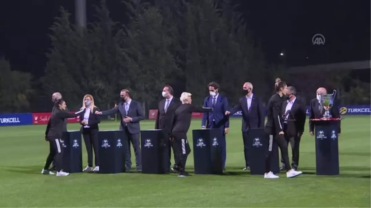 Turkcell Kadın Futbol Ligi'nde kupa töreni yapıldı (2)