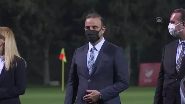 Turkcell Kadın Futbol Ligi'nde kupa töreni yapıldı (2) Turkcell Kadın Futbol Ligi'nde kupa töreni yapıldı (2)
