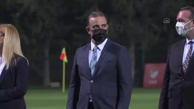 Turkcell Kadın Futbol Ligi'nde kupa töreni yapıldı (2) Turkcell Kadın Futbol Ligi'nde kupa töreni yapıldı (2)