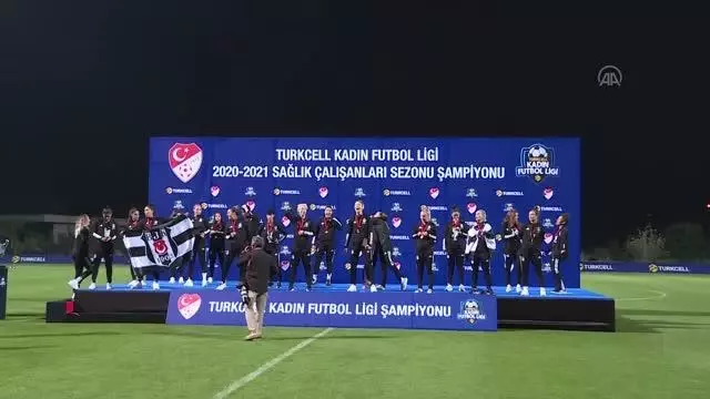 Turkcell Kadın Futbol Ligi - Turkcell Kurumsal İletişim Direktörü İsmail Özbayraktar Turkcell Kadın Futbol Ligi - Turkcell Kurumsal İletişim Direktörü İsmail Özbayraktar